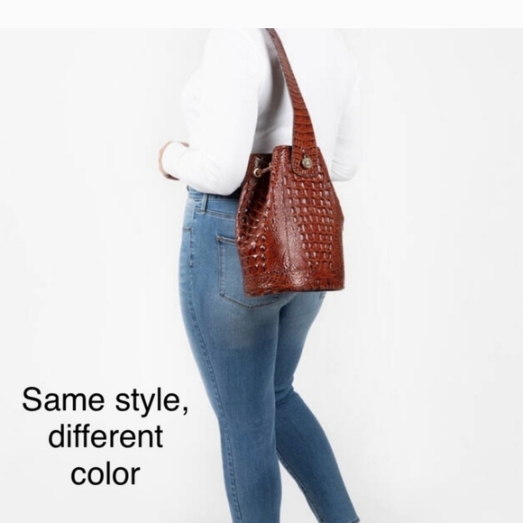 🔹️BRAHMIN🔹 ALLIE Evolved Melbourne Sling Backpack Leather Drawstrin NWT!! ✨️🤎 - Picture 7 of 9